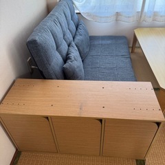 ソファーベット、テーブル、カラーボックスのセット