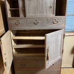 レトロなタンスの画像