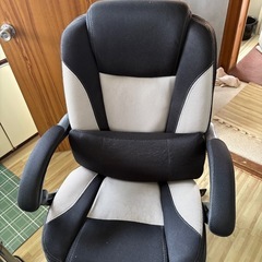 イス、テーブル、ホットカーペット、タンス