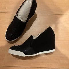 取引中　インヒールスニーカー の画像