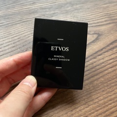 「ETVOS ミネラルクラッシィシャドー #スローベージュ」を500円で売りますの画像