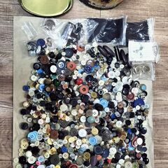 長い間に溜まってしまった各種ボタン類ですが、いかがでしょうか？の画像