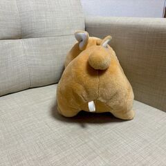 うさぎ　ぬいぐるみ　高さ：約20cm 横幅：約33cm 奥行き：約18cmの画像