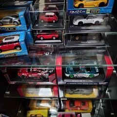 コレクション棚＆ミニカーの画像