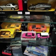 コレクション棚＆ミニカーの画像