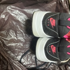 ②NIKE スニーカー　ピンク　ブラックの画像