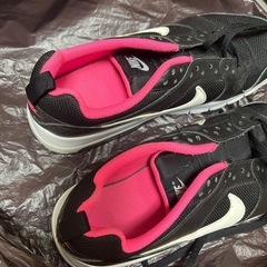 ②NIKE スニーカー　ピンク　ブラックの画像