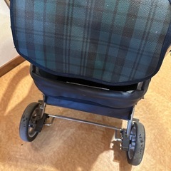 老人車、歩行車、シルバーカー、手押し車の画像