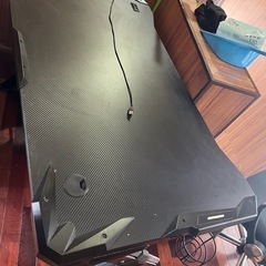 ゲーミングディスク　机の画像