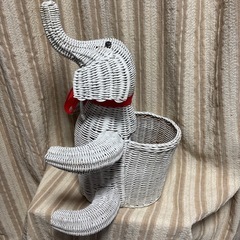 飾り物　カゴ　　籐　オブジェ　中古品の画像