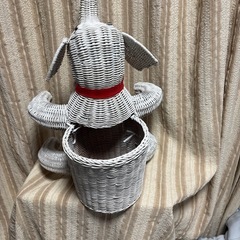 飾り物　カゴ　　籐　オブジェ　中古品の画像