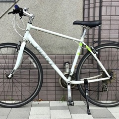 GIANT  ジャイアンツ　スポーツバイク 自転車　　M  白色　24段変速　速い　軽い　東京　吉祥寺　三鷹市　京王線　仙川の画像