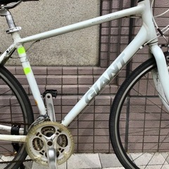 GIANT  ジャイアンツ　スポーツバイク 自転車　　M  白色　24段変速　速い　軽い　東京　吉祥寺　三鷹市　京王線　仙川の画像