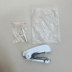 セリアのハンディミシン(コンパクトミシン)の画像