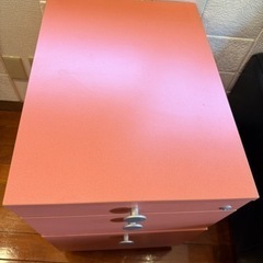 定価約50000円弱　fantoni製　スチールワゴンの画像