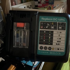マキタ互換バッテリー/3個/18V/
充電器付きの画像