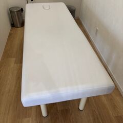 取りに来ていただける方　早い者勝ち　美品エステベッド 持ち運びやすいように解体済みの画像