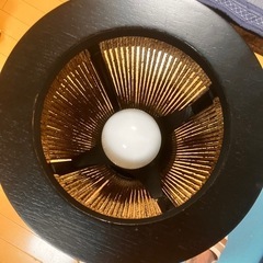 和、アジアンテイストの大きなライトの画像