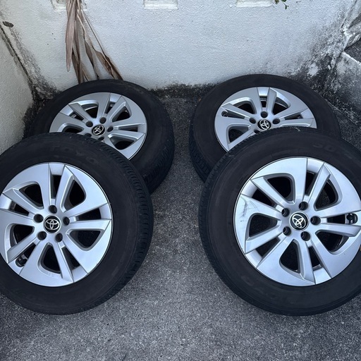 プリウス50純正ホイールタイヤ