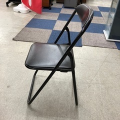 T2506-284 パイプ椅子 折りたたみ ブラック キズ汚れサビ有りの画像