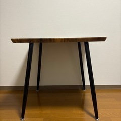 テーブル縦75cm×横75cm×高さ72cmの画像