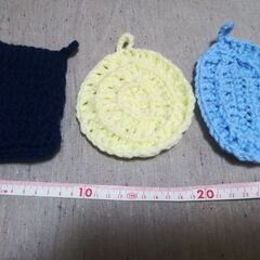 🧶選べる！🐤エコたわし🟢お得3点セット🔵〈凹凸した厚手2重タイプと模様編み薄手タイプの混合 ✾ 計3種類 ✾ お好きな配色を選べます⚫️少量の洗剤でスッキリ汚れが落ちる！🟡お水だけでコーティング加工されたフライパンに傷を付けずに洗えます♪🟢キッチン雑貨🧶の画像