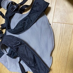 持ち運びに楽❣️mont-bell ポケッタブル抱っこ紐　黒の画像