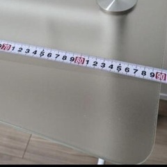 ガラステーブルの画像