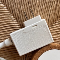 IKEA ワイヤレス充電器の画像