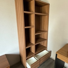 大型木製シェルフの画像