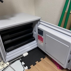 ダイヤル式耐火金庫の画像