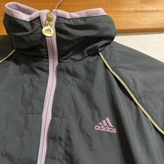 adidas ウインドブレーカーの画像