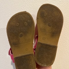 ピンクのサンダルの画像