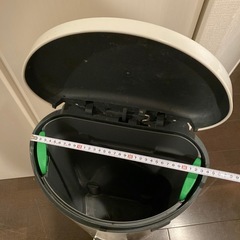 ブラバンシア　ゴミ箱の画像