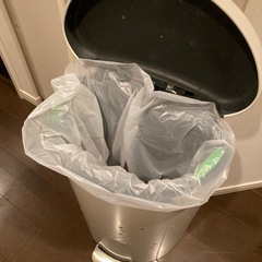 ブラバンシア　ゴミ箱の画像