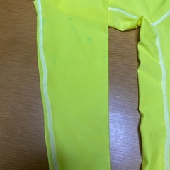 GUAM ラッシュガード 大人用S イエロー　子ども着用の画像