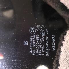 ハイエースワイド運転席後ろリヤガラスの画像