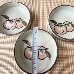 昭和食器1枚の価格で3枚柿の絵の小皿の画像