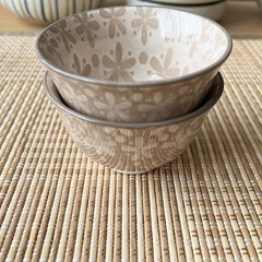 ベージュ花柄深め小鉢 2セット