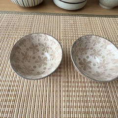 ベージュ花柄深め小鉢 2セットの画像