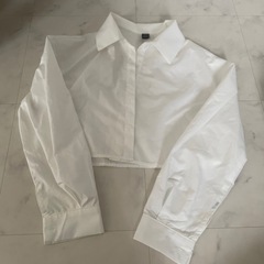 👚短丈白シャツ　Mサイズ　２点の画像