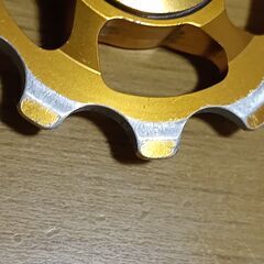 アルミ製セラミックベアリングプーリー 使用感あり　11T ゴールドの画像