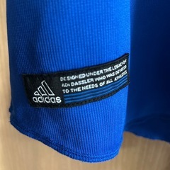 adidas シャツの画像