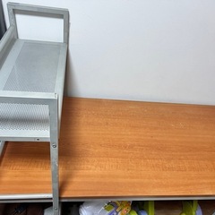 デスクとチェアセット2点配達可能です。