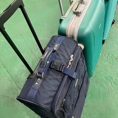 スーツケースまとめての画像