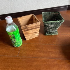 藤の籠や小物入れの画像
