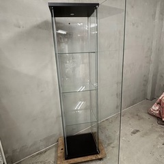 IKEA デトルフ ガラスショーケース 4段の画像