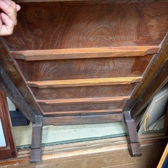 アンティークテーブルの画像