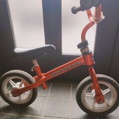 キックバイク赤【格安】レッドおもちゃ子供キッズ自転車外遊び