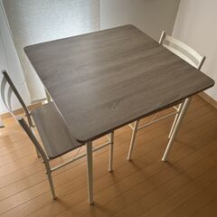 【6月26日まで】ダイニングテーブル＋椅子2脚の画像